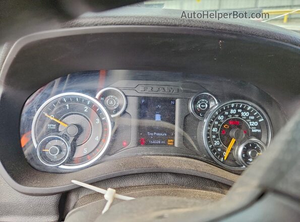 3C6UR5CL7NG248735 2022 RAM 2500 Maroon Вид щитка приладів