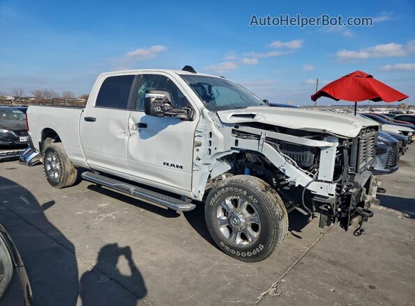 3C6UR5DL9RG156353 2024 RAM 2500 Белый Передняя правая четверть