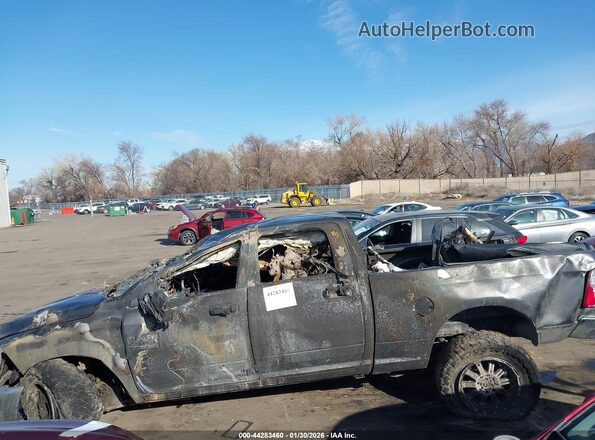 3C6UR5DLXHG725029 2017 RAM 2500 Gray Rear interior view