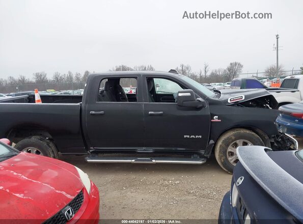 3C6UR5DLXRG157799 2024 RAM 2500 Black Vista interior trasera