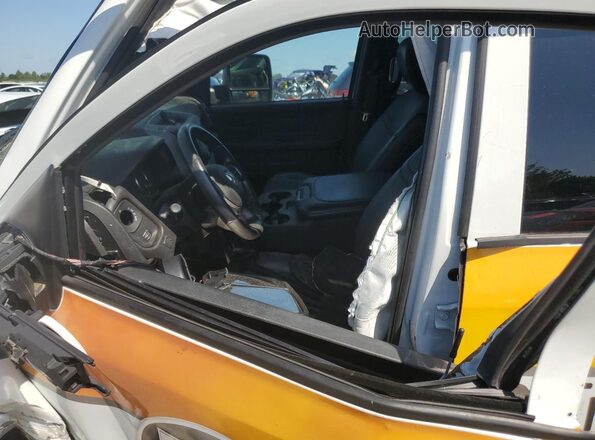 3C6UR5HJ2RG154100 2024 RAM 2500 White Vista interior delantera