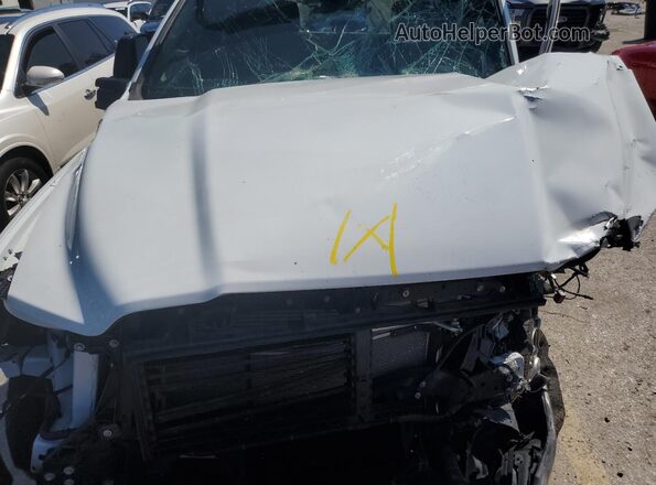 3C6UR5HJ2RG154100 2024 RAM 2500 White Vista del compartimento del motor