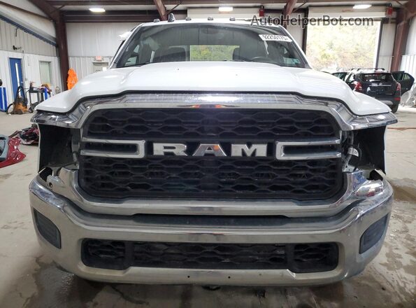 3C6UR5HJ3RG291921 2024 DODGE RAM White Widok z przodu