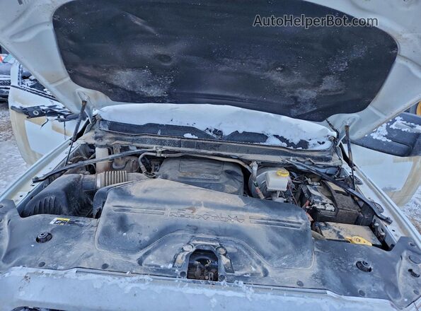 3C6UR5HJ7RG305142 2024 RAM 2500 White უკანა სალონის ხედი