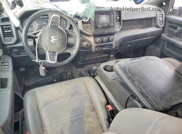 3C6UR5HJXRG153387 2024 RAM 2500 White Widok deski rozdzielczej