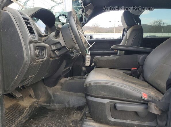 3C6UR5HJXRG153387 2024 RAM 2500 White Widok wnętrza z przodu