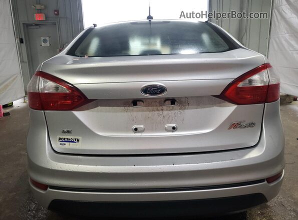 3FADP4BJ9GM102873 2016 FORD FIESTA Серебряный Вид сзади