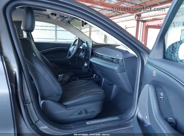 3FMTK3R44PMB00491 2023 FORD MUSTANG MACH-E PREMI Black Widok wnętrza z przodu