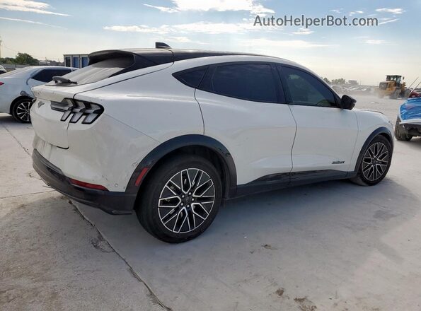 3FMTK3SU0RMA38780 2024 FORD MUSTANG MACH-E PREMI White 