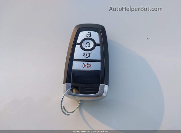 3FMTK3SU5NMA50160 2022 FORD MUSTANG MACH-E PREMI White Widok deski rozdzielczej