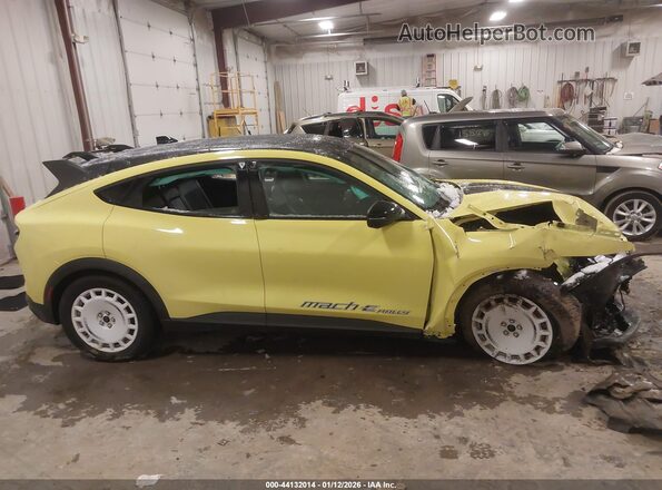 3FMTK4SX5RMA17813 2024 FORD MUSTANG MACH-E Yellow Widok wnętrza z tyłu