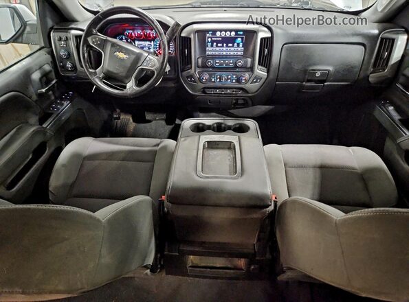 3GCUKREC9JG643592 2018 CHEVROLET SILVERADO Серебряный Вид панели приборов