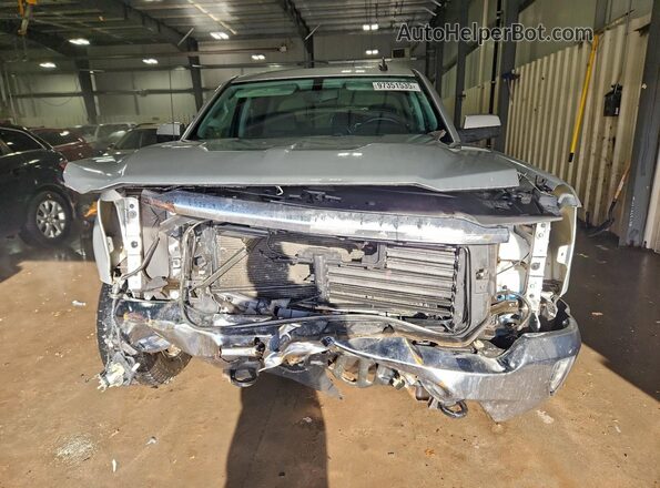 3GCUKREC9JG643592 2018 CHEVROLET SILVERADO Серебряный Вид спереди