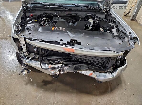 3GCUKREC9JG643592 2018 CHEVROLET SILVERADO Серебряный Вид задней части салона