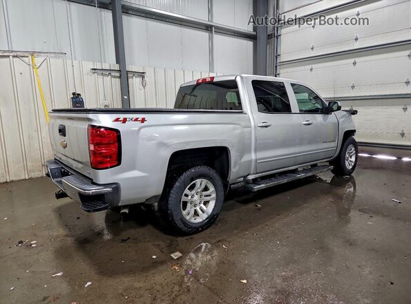 3GCUKREC9JG643592 2018 CHEVROLET SILVERADO Серебряный Задняя правая четверть