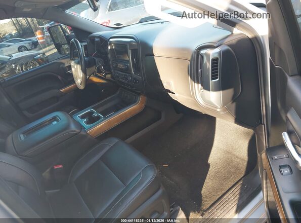3GCUKSEC2JG394897 2018 CHEVROLET SILVERADO Серебряный Вид салона спереди