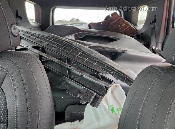 3GNAXHEG8TL170934 2026 CHEVROLET EQUINOX Silver Widok tylnych siedzeń