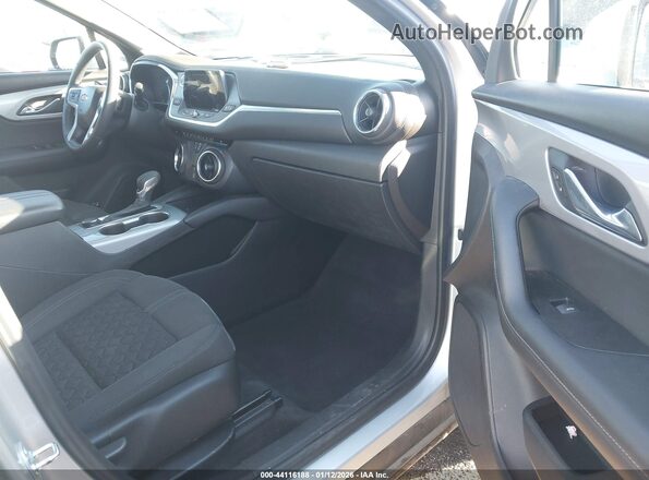 3GNKBCRS3MS524662 2021 CHEVROLET BLAZER Silver Вид салону спереду