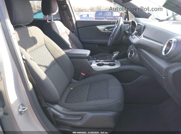 3GNKBHRS4MS521900 2021 CHEVROLET BLAZER Tan Widok wnętrza z przodu