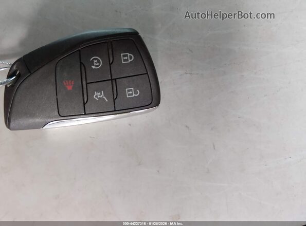 3GNKDBRM7SS193880 2025 CHEVROLET OTHER White Առջևի վահանակի տեսք