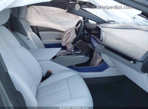 3GYK3BMR2SS249653 2025 CADILLAC OPTIQ Серебряный Вид салона спереди