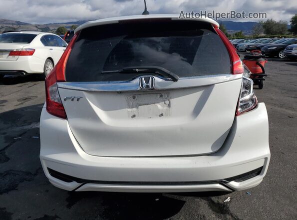 3HGGK5H81JM713098 2018 HONDA FIT Белый Вид сзади