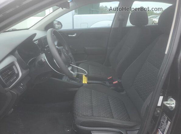 3KPA24AB5JE073525 2018 KIA RIO Black Front interior view