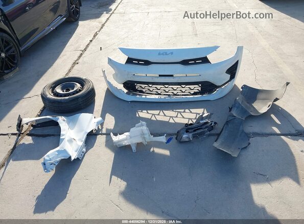 3KPA24AD0PE567799 2023 KIA RIO White Սարքավորումների վահանակի տեսք