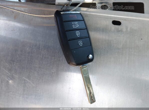 3KPA24AD0PE567799 2023 KIA RIO White Առջևի վահանակի տեսք