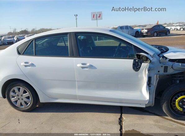 3KPA24AD0PE567799 2023 KIA RIO White Սալոնի 360 աստիճան տեսք