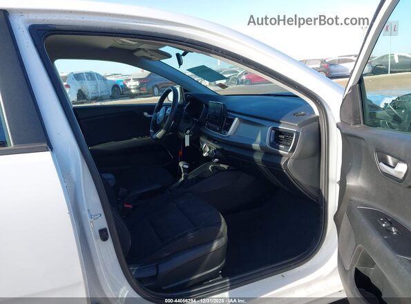 3KPA24AD0PE567799 2023 KIA RIO White Սալոնի դիմացի տեսք