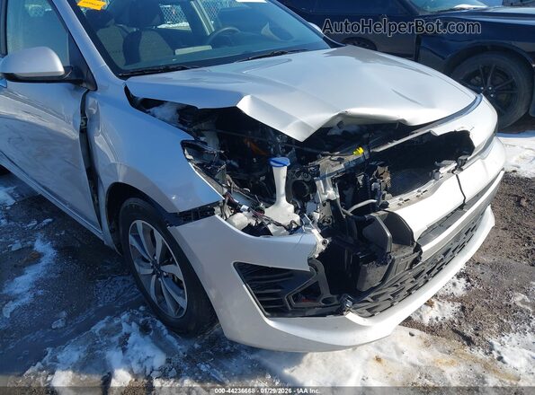 3KPA24AD1ME395259 2021 KIA RIO Silver Դիմացի տեսք