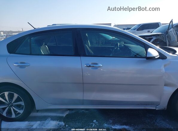 3KPA24AD1ME395259 2021 KIA RIO Silver Սալոնի հետևի տեսք