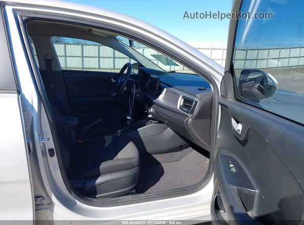 3KPA24AD2ME429905 2021 KIA RIO Silver წინა სალონის ხედი