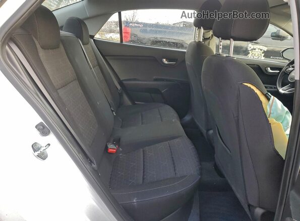 3KPA24AD2NE489488 2022 KIA RIO White Հետևի նստատեղերի տեսք