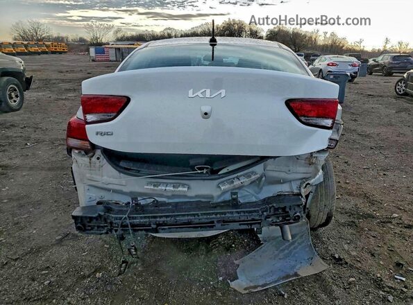 3KPA24AD2NE489488 2022 KIA RIO White Հետևի տեսք