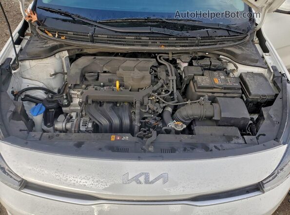3KPA24AD2NE489488 2022 KIA RIO White Սալոնի հետևի տեսք