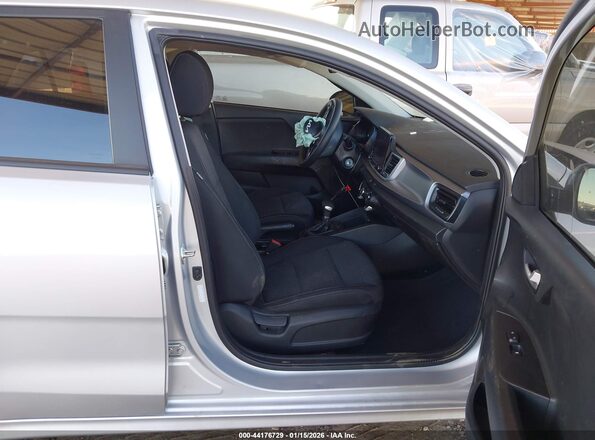 3KPA24AD2PE615805 2023 KIA RIO Silver 