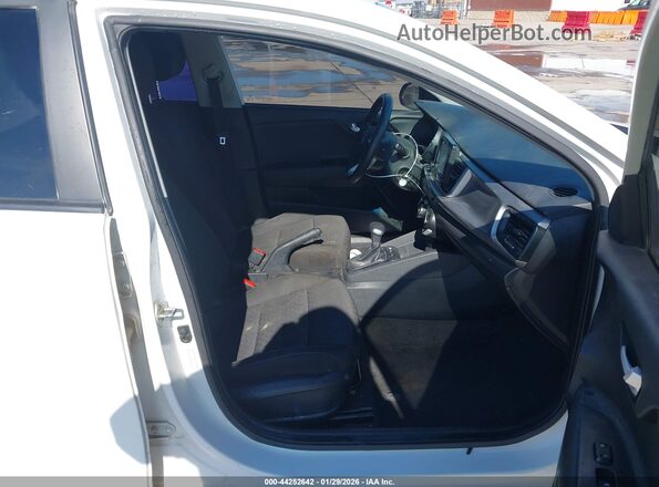 3KPA24AD3LE289491 2020 KIA RIO Белый Вид салона спереди