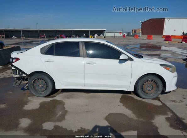 3KPA24AD3LE289491 2020 KIA RIO Белый Вид задней части салона