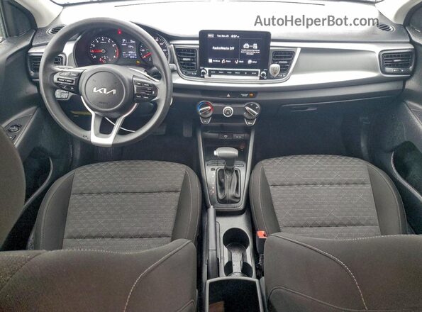 3KPA24AD3NE435049 2022 KIA RIO Silver Вид панелі приладів