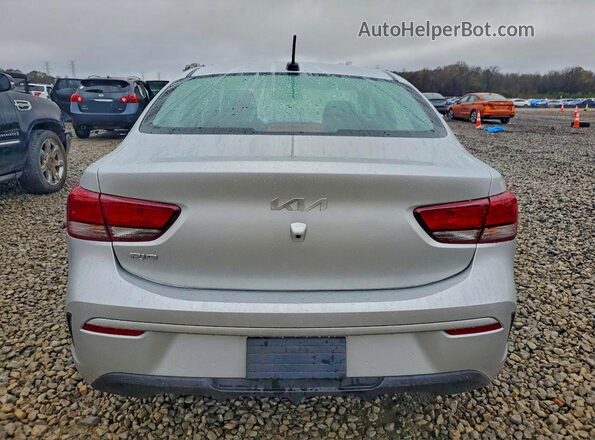 3KPA24AD3NE435049 2022 KIA RIO Silver Вид ззаду