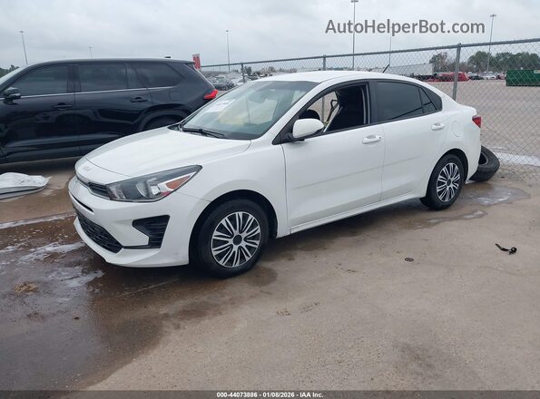 3KPA24AD3NE435584 2022 KIA RIO White 