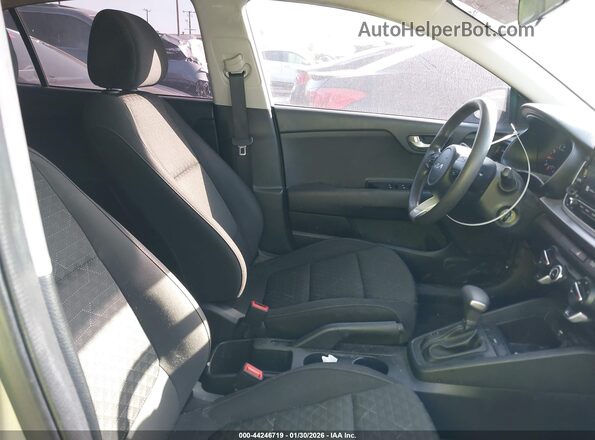 3KPA24AD4NE486141 2022 KIA RIO Silver Սալոնի դիմացի տեսք