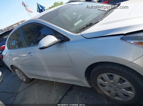 3KPA24AD4NE486141 2022 KIA RIO Silver Սալոնի հետևի տեսք