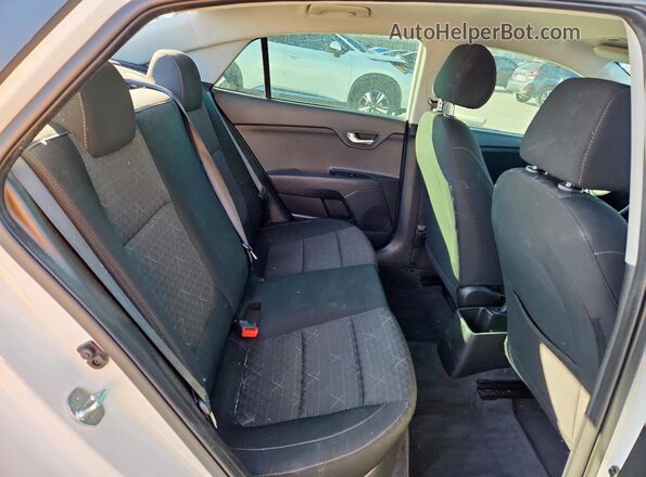 3KPA24AD5NE503500 2022 KIA RIO White Вид задніх сидінь
