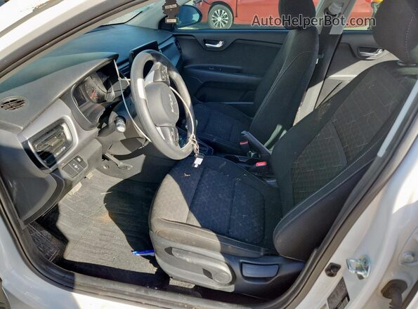3KPA24AD5NE503500 2022 KIA RIO White Вид салону спереду