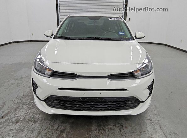 3KPA24AD7PE615699 2023 KIA RIO White Вид спереду