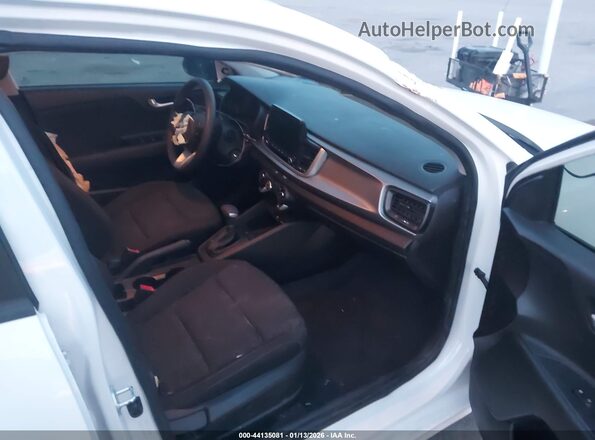 3KPA24AD9ME430436 2021 KIA RIO White Vista interior delantera