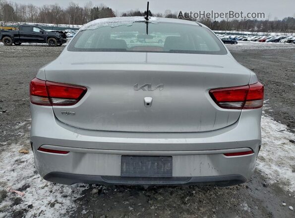 3KPA24ADXNE479436 2022 KIA RIO Silver Вид ззаду